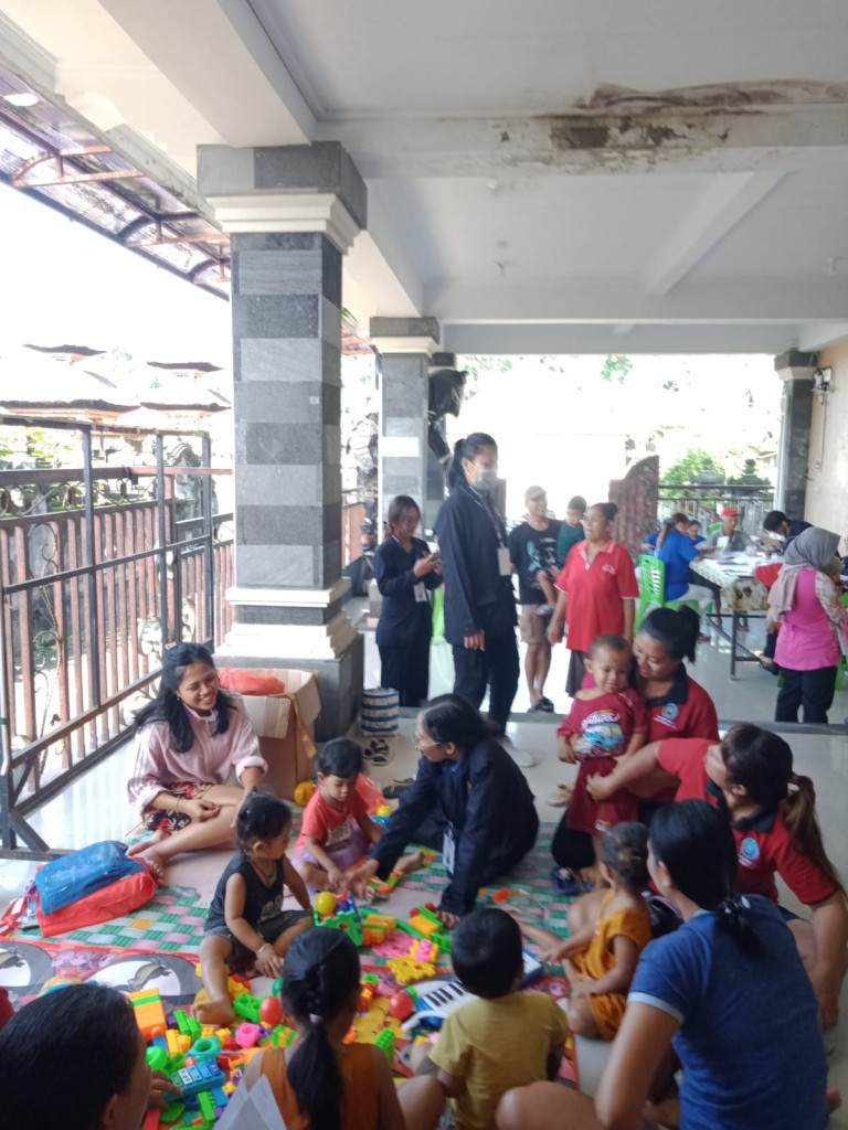 Kegiatan hari ini di br pengadangan giat posyandu lansia serta pemberian pmt dari desa mengwitani.serta bersama mahasiswa bintang persada